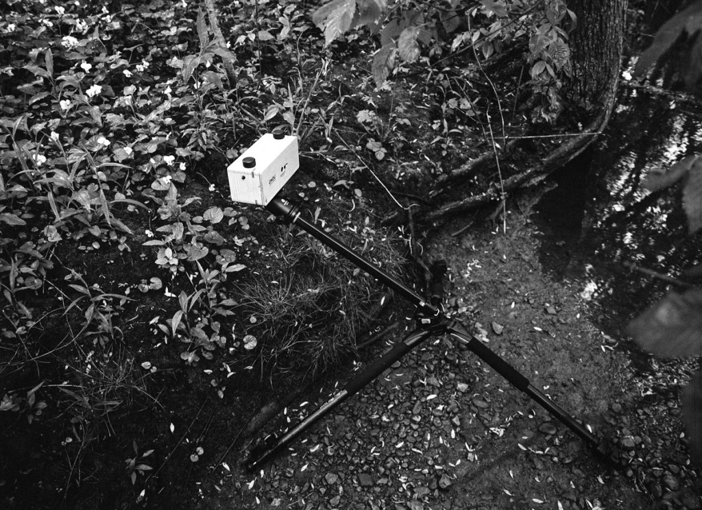 An image of the Ondu pinhole camera in use.